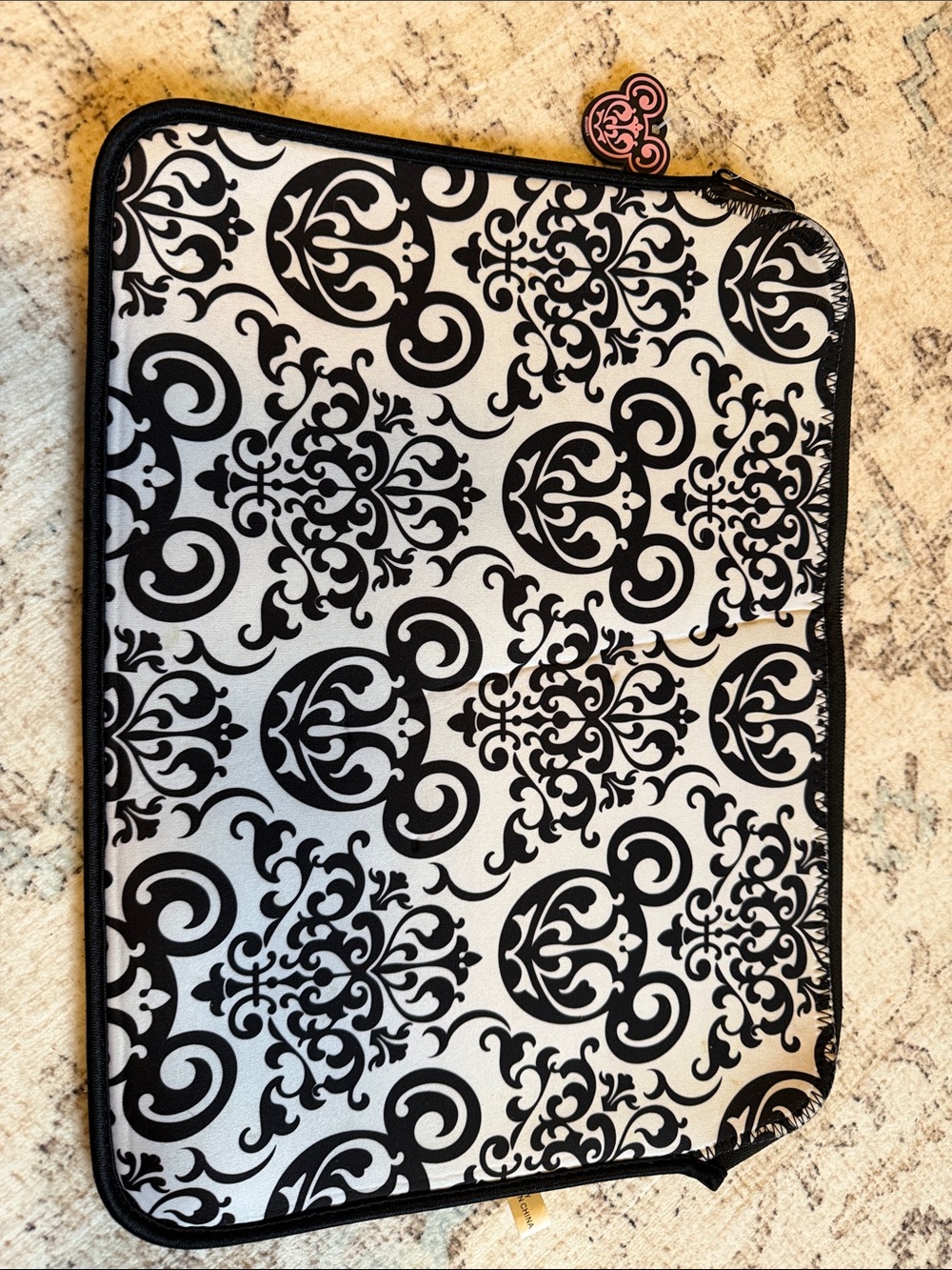 Damask-Pattern Neoprene Tablet Sleeve - Black & White
